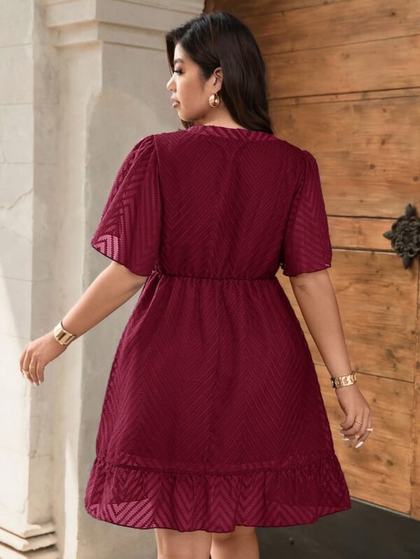 Vestido corto de verano de talla grande para mujer de cuello en V con mangas con volantes - Imagen 2