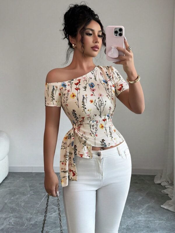 Blusa de una sola manga, ajustada y con estampado floral elegante