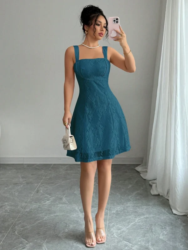 Vestido elegante y romántico de línea A sin tirantes