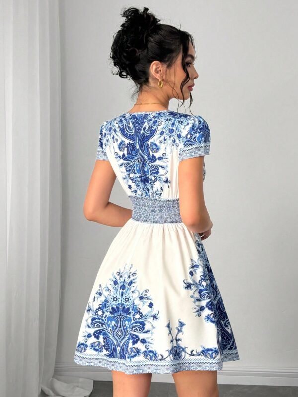 Vestido elegante con cuello en V y estampado floral con lazo - Imagen 2