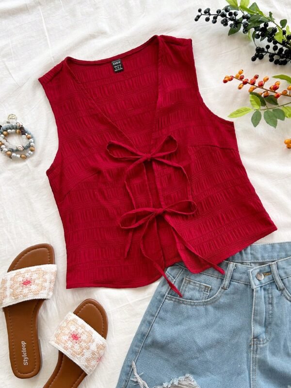 Top elegante estilo bohemio tropical con textura y lazo adjunto