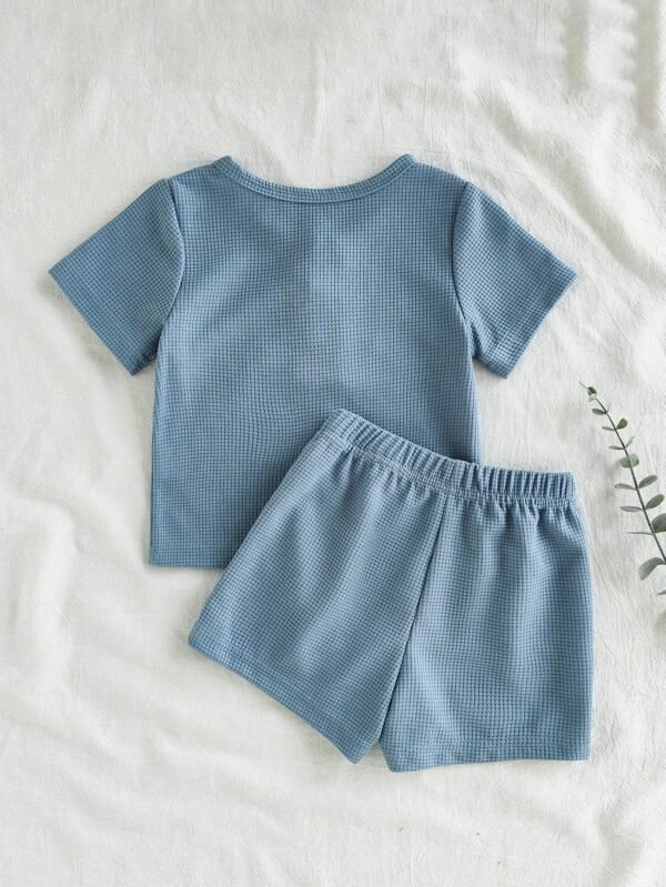 Conjunto casual y minimalista para niño pequeño - Imagen 2