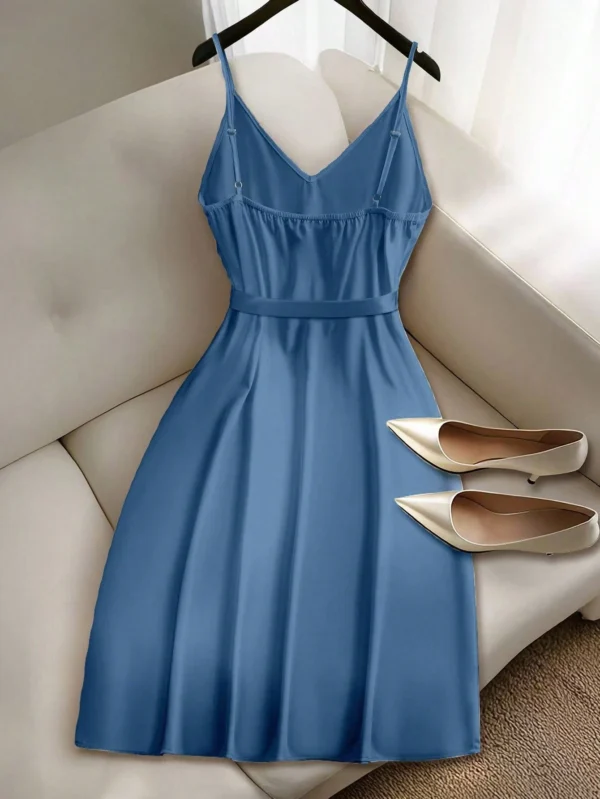 Vestido minifalda de mujer de línea A con camiseta de cuello en V versátil - Imagen 2