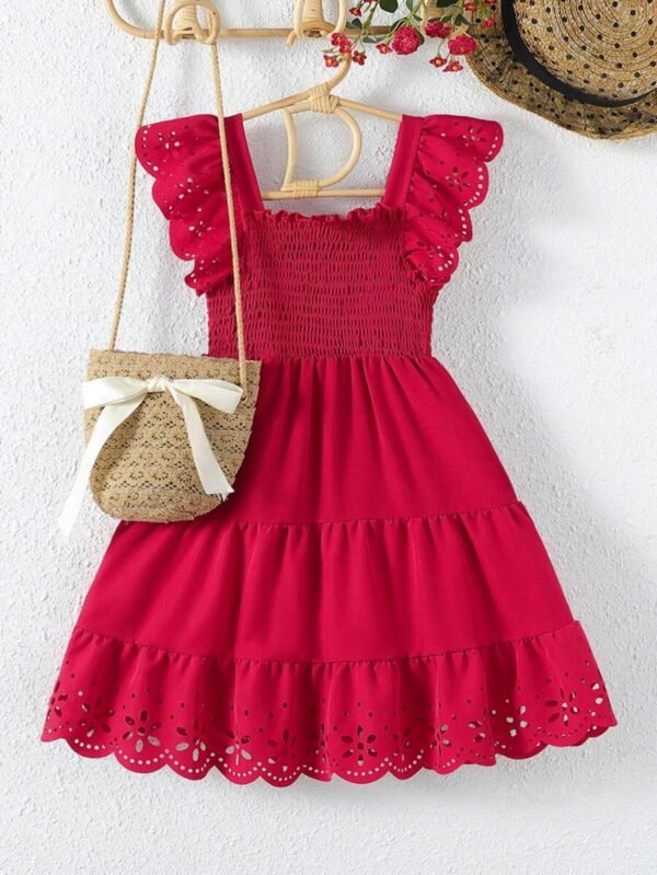 Vestido con abertura láser ribete con fruncido bajo a capas