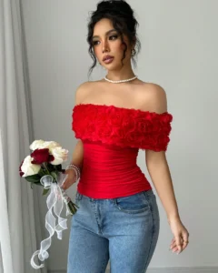 Blusa ajustada elegante con hombros descubiertos