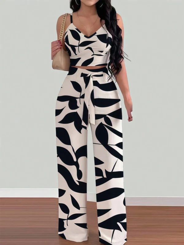 Conjunto con estampado floral, tirantes de espagueti, cintura elástica y lazo