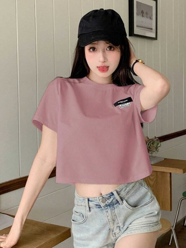 Camiseta corta de manga corta con cuello redondo y estilo patchwork
