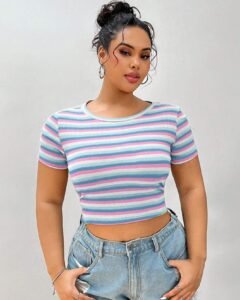 Camiseta de manga corta de punto a rayas con cuello redondo