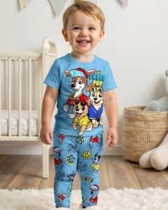 Camiseta de manga corta de cuello redondo y pantalones con patrón