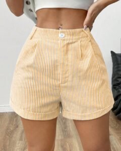 Pantalones cortos informales de mujer con rayas y bajo enrollado