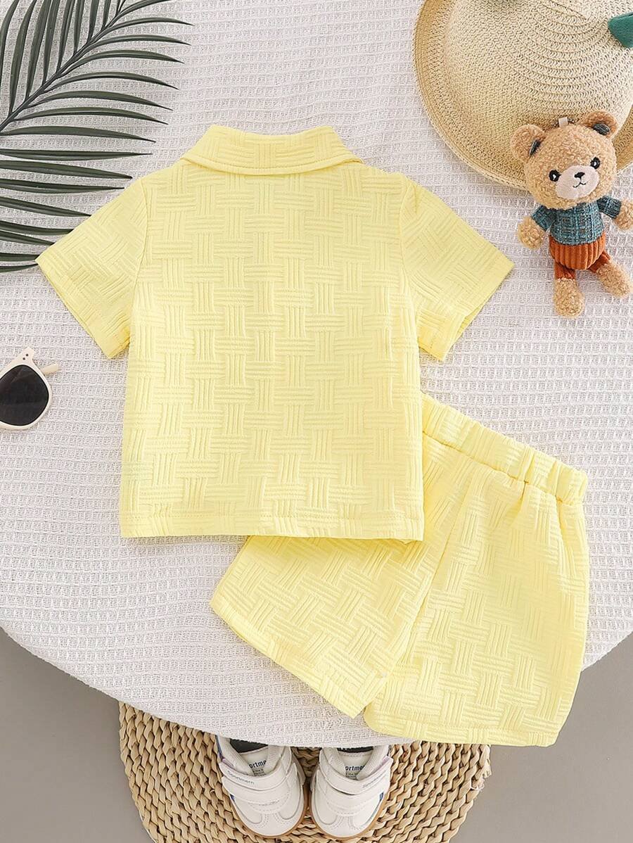 Conjunto de camisa con bordado de oso y shorts con textura para niños - Imagen 2