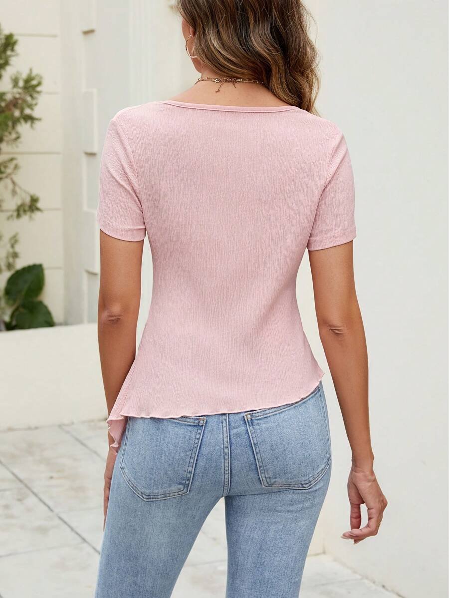 Camiseta de mujer con cuello cuadrado asimétrico y manga corta elegante - Imagen 2