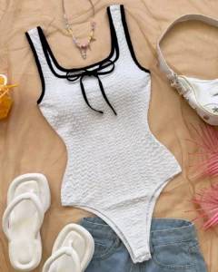 Body de mujer con lazo de punto