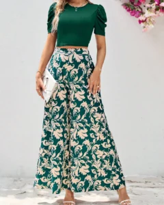 camiseta de manga corta con manga de globo y pantalones con estampado floral