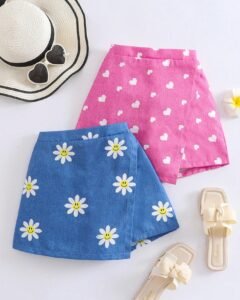 short asimétricos con estampado de girasol, corazón y cara sonriente con efecto de mezclilla