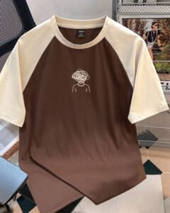 Camiseta casual de manga corta con cuello redondo y estilo raglan