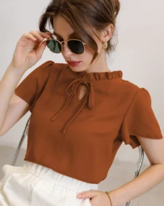 Blusa de manga abullonada con cuello de corbata