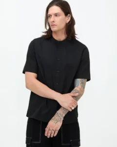 Camisa negra