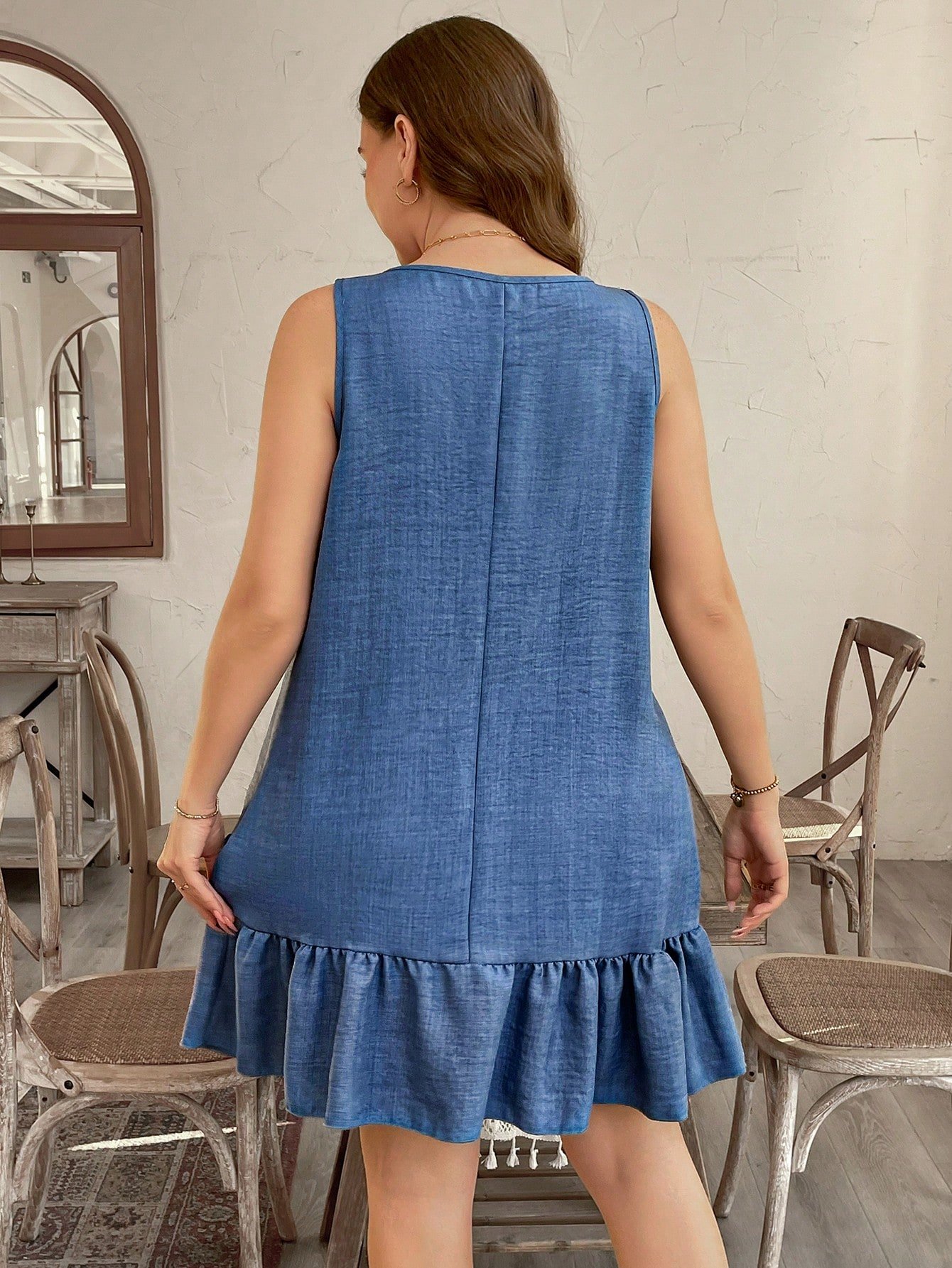 Vestido recto de talla grande con volantes en el dobladillo - Imagen 2