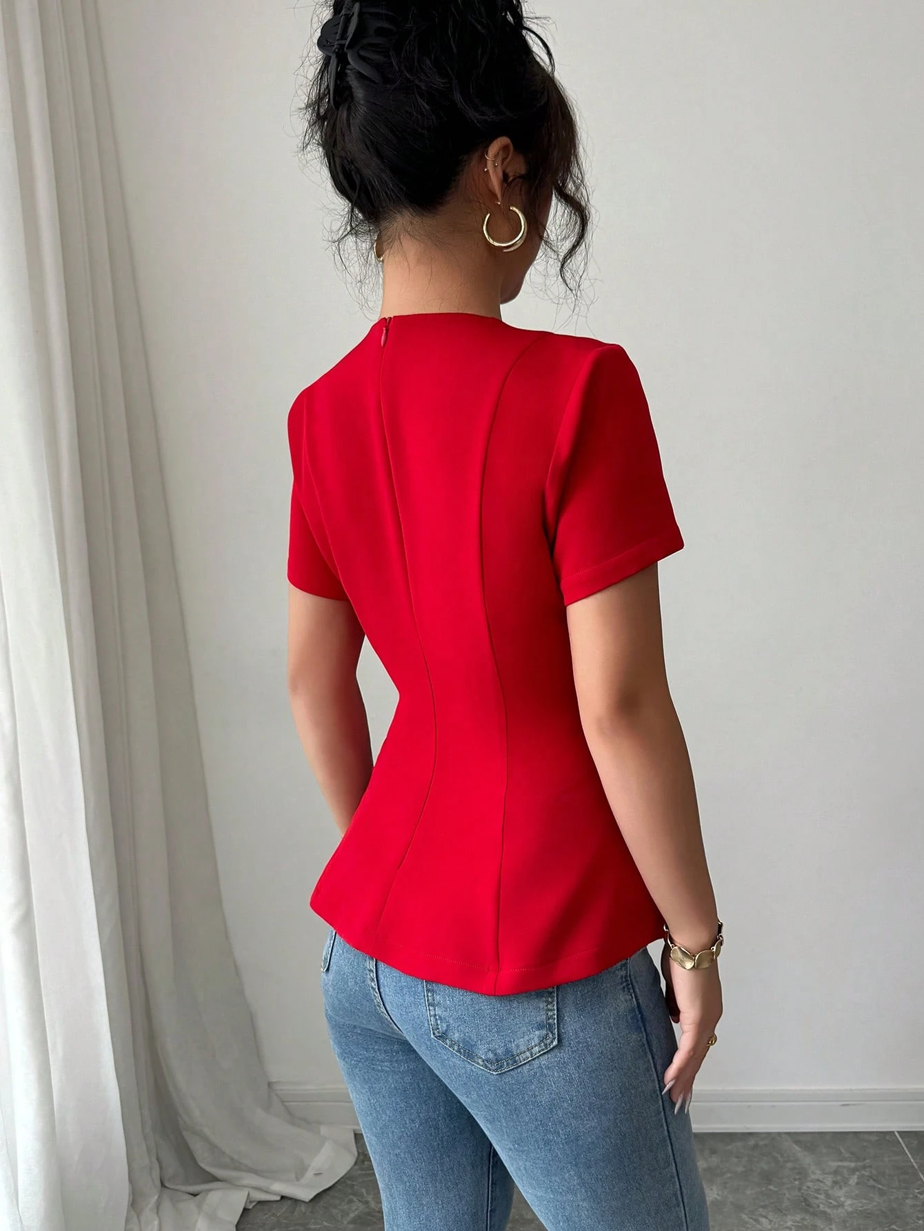 Blusa con cintura ceñida, detalle de lazo y cremallera posterior - Imagen 2