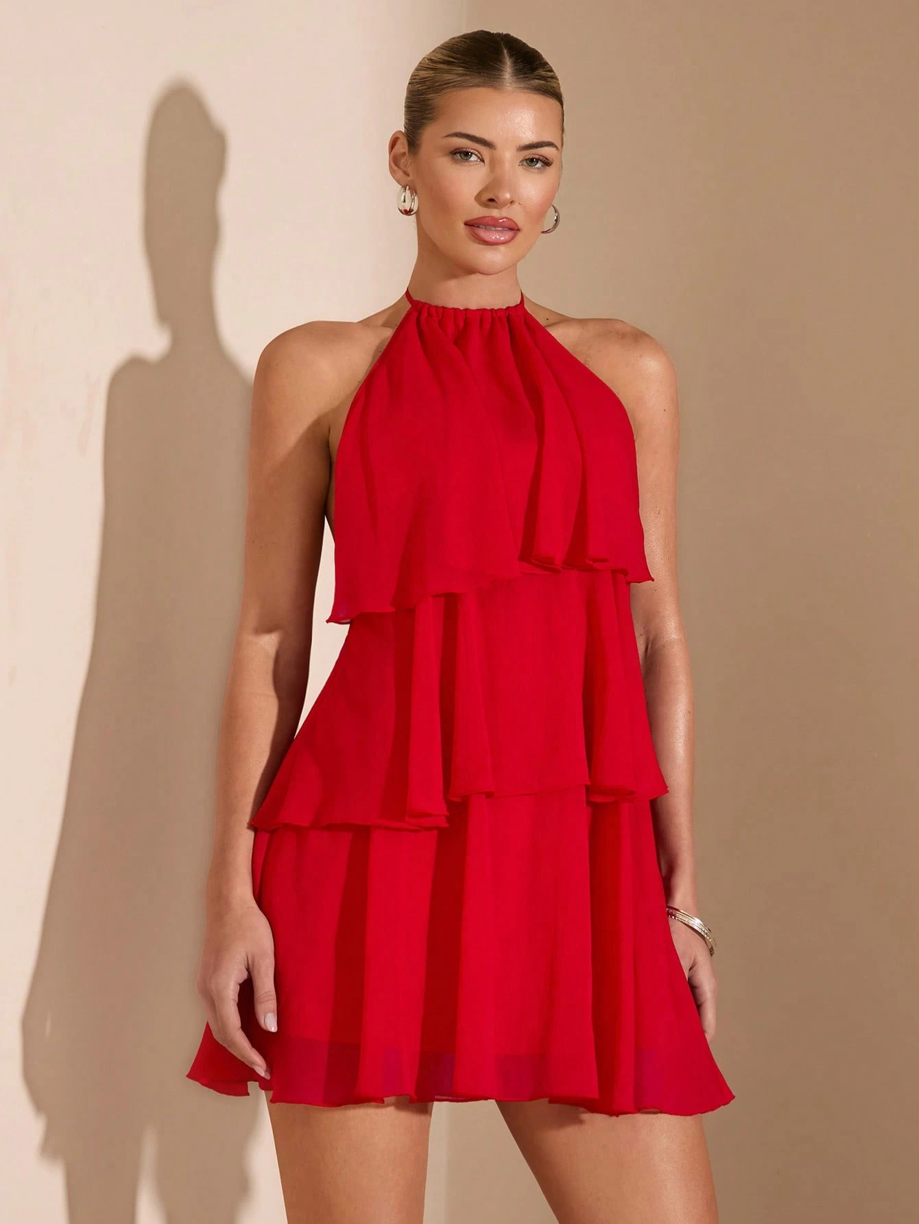 Vestido corto de gasa rojo sólido con hojas de loto en cascada - Imagen 3