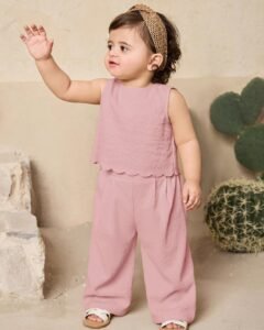 Conjunto de top sin mangas con volantes y pantalones