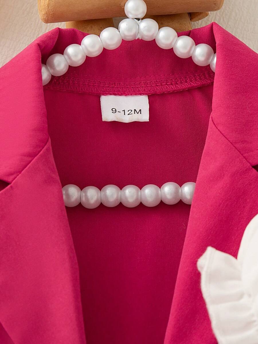 Chaleco, top de manga acampanada y shorts en color magenta - Imagen 3