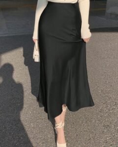 Falda de satén de corte ajustado con silueta de sirena