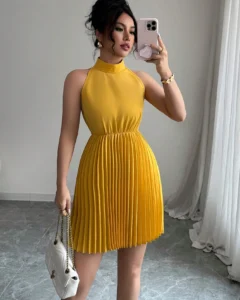 Vestido midi ajustado con pliegues acordeón, sin mangas y cuello alto