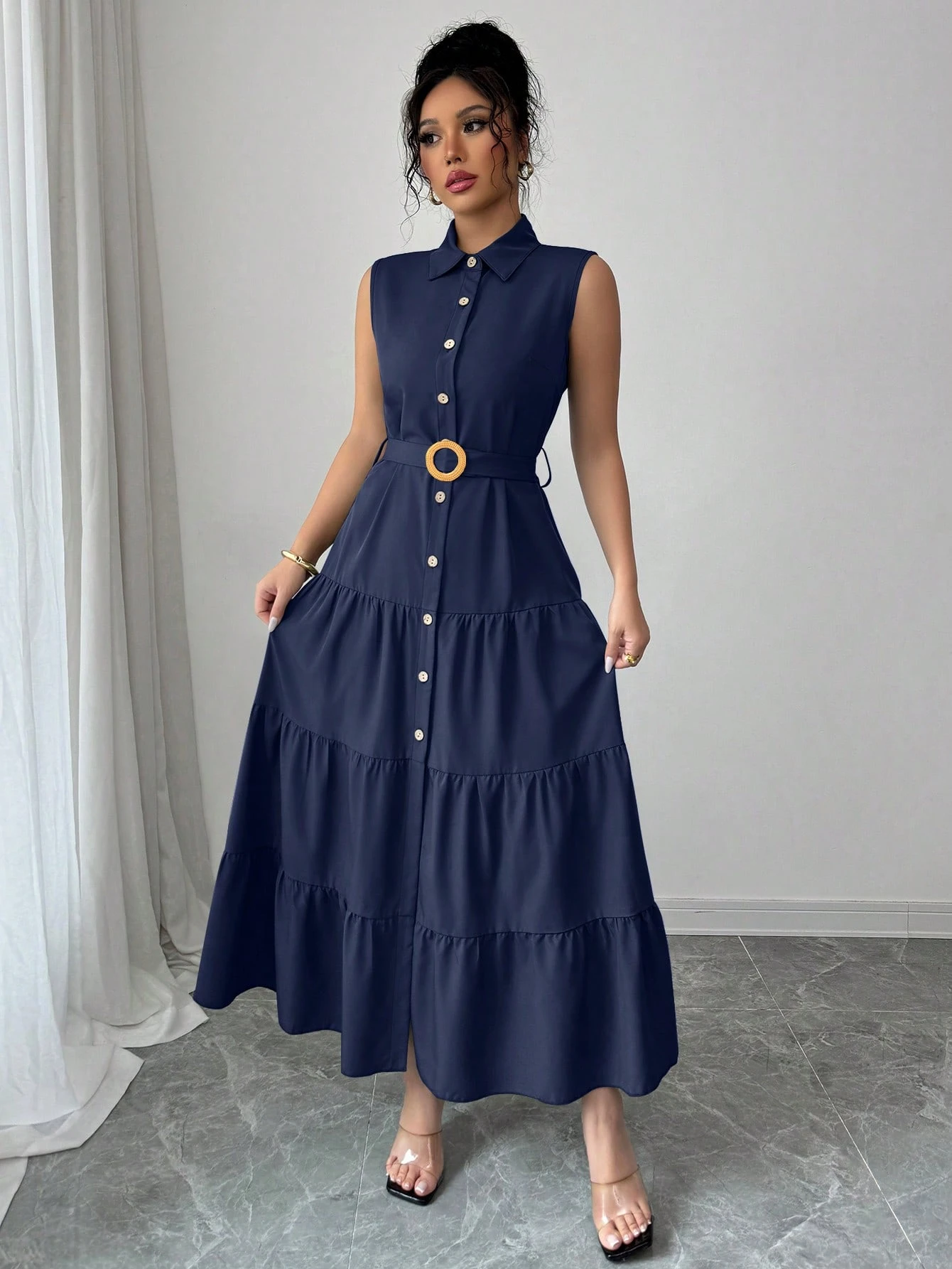 Vestido camisero informal sin mangas con volantes en el bajo - Imagen 3