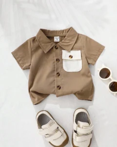 Camisa casual de manga corta con bloqueo de color y bolsillo