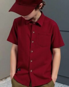 Camisa de manga corta de un solo pecho con bolsillo de unicolor minimalista