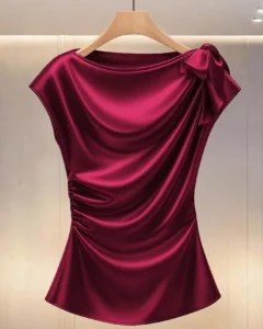Blusa de satén de unicolor con pliegues y lazo en la cintura