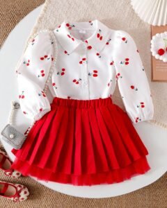 Camisa de manga farol con estampado de cerezas y falda plisada