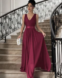 Vestido maxi de mujer de color borgoña con cuello en V
