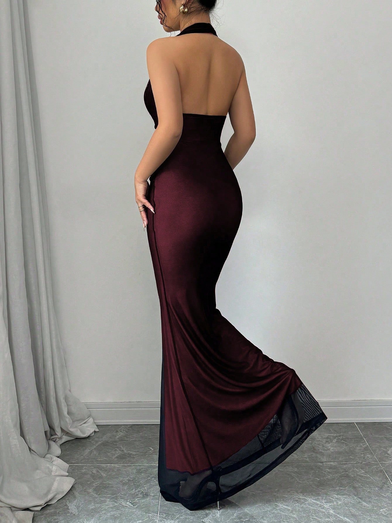 Vestido largo de punto con malla, cuello en V y cintura fruncida - Imagen 2