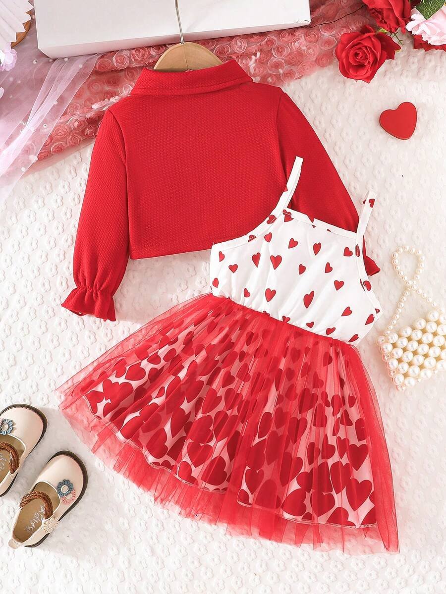 Chaqueta de manga larga con bordado de corazón con un vestido minimalista de malla - Imagen 2