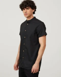 Camisa Long Fit Manga Corta Cuello Mao negro
