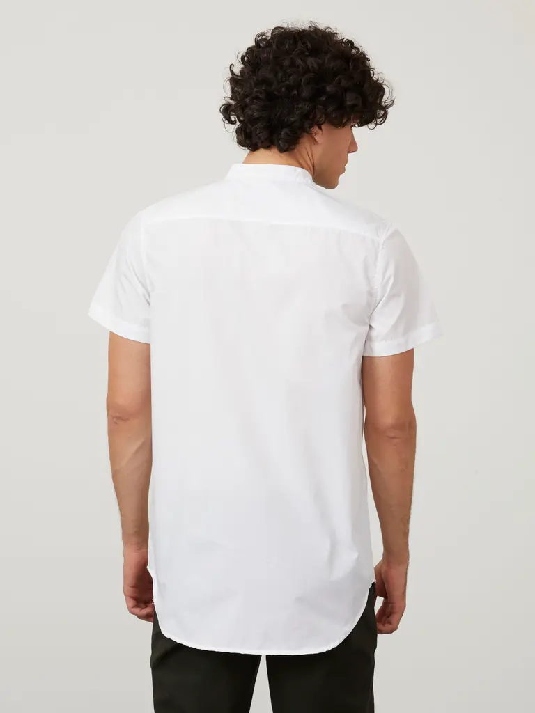Camisa Long Fit Manga Corta Cuello Mao Blanca - Imagen 2