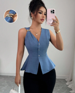 Blusa con diseño de hebilla de metal minimalista y escote en V