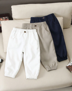 Pantalon casual con bolsillo y cintura elástica para bebé