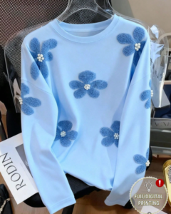 Camiseta estampada de mujer con cuello redondo, estampado floral y de perlas