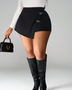 Pantalones cortos básicos con lazo asimétrico y adornos de strass