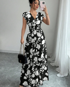 Vestido con estampado floral elegante por todo el diseño