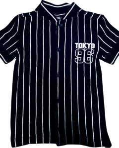 Playera color negra con rayas blancas