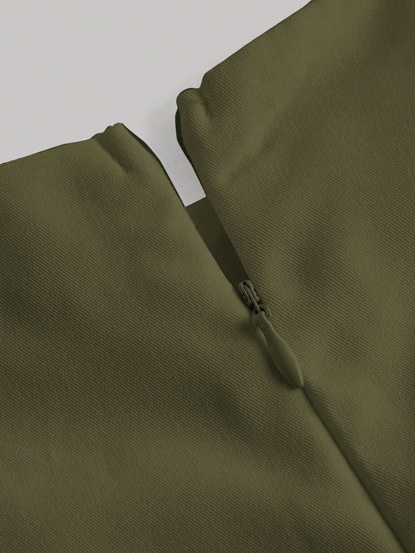 Vestido verde militar de unicolor sin mangas con volantes en el bajo y banda decorativa - Imagen 3