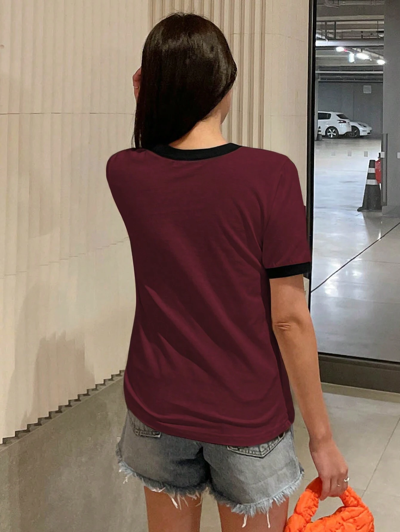 Camiseta de mujer con bloques de color y estampado de letras - Imagen 2