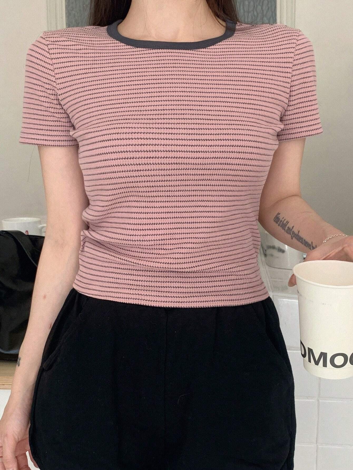 Camiseta casual de mujer de manga corta con cuello redondo - Imagen 3