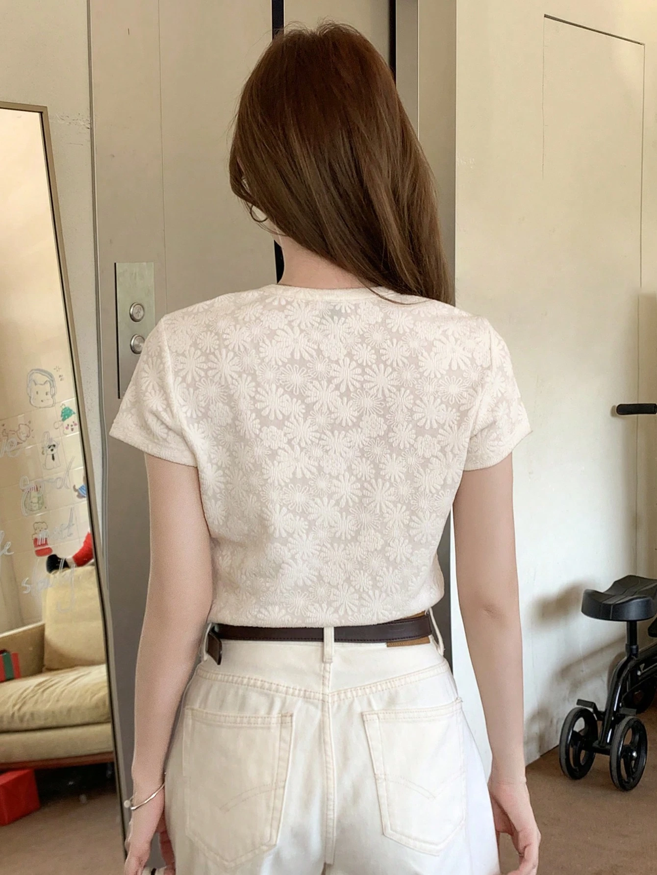 Camiseta de mujer de ajuste ligeramente holgado de tela texturizada - Imagen 2