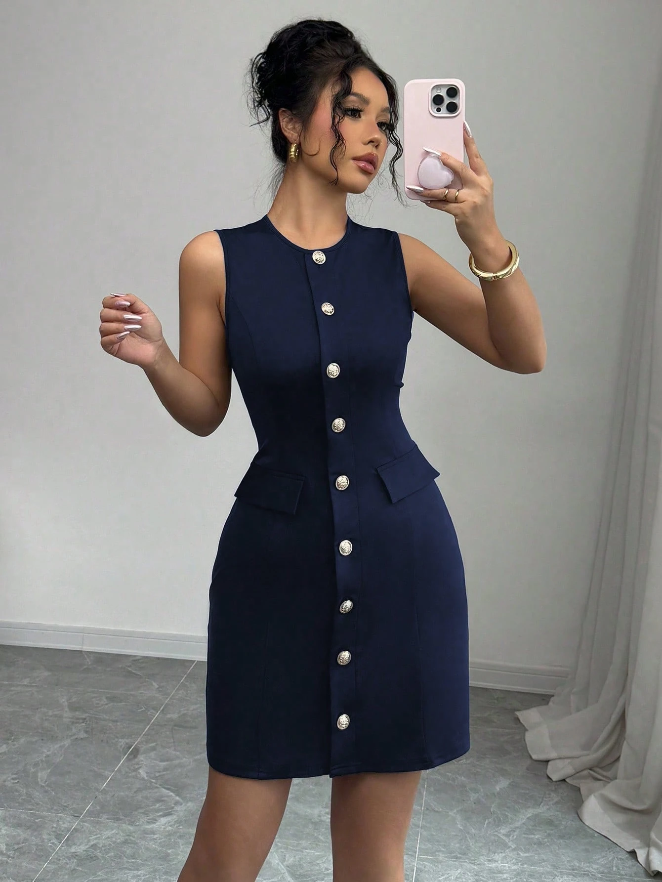 Vestido sin mangas elegante y de moda con botones delanteros y cintura